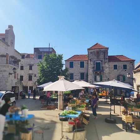 Stone House Lovric Apartment Kastela Bagian luar foto