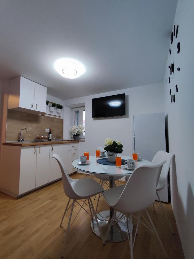 Stone House Lovric Apartment Kastela Bagian luar foto