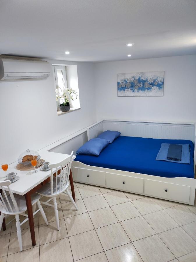Stone House Lovric Apartment Kastela Bagian luar foto