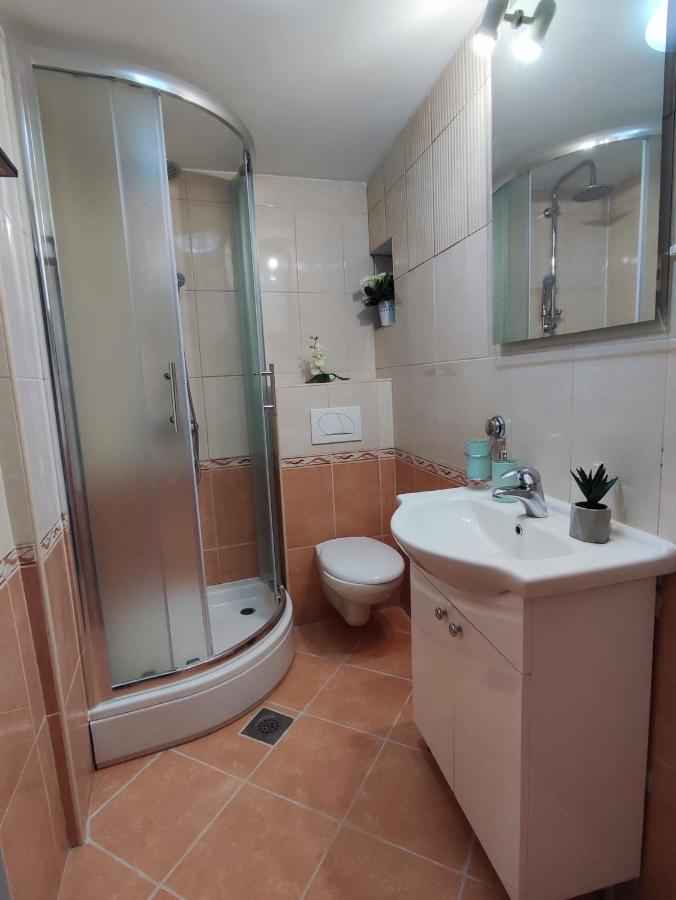 Stone House Lovric Apartment Kastela Bagian luar foto