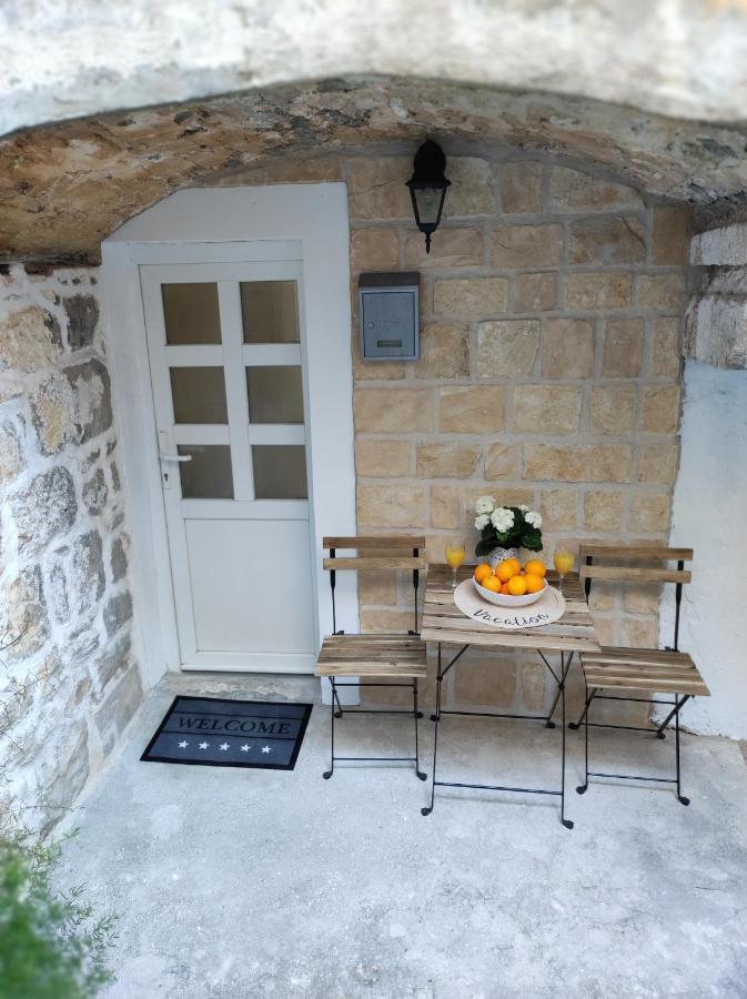 Stone House Lovric Apartment Kastela Bagian luar foto