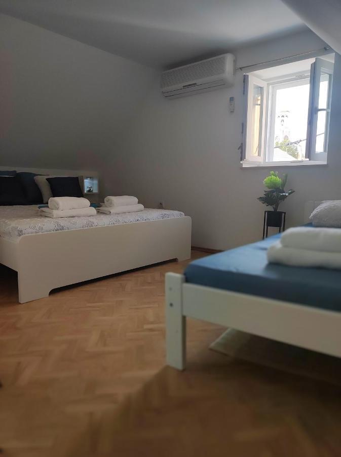 Stone House Lovric Apartment Kastela Bagian luar foto