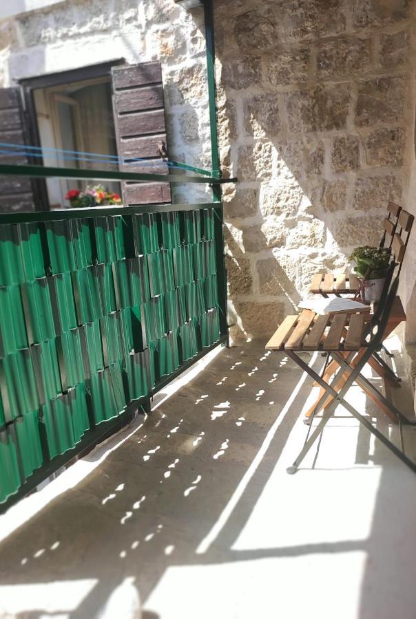 Stone House Lovric Apartment Kastela Bagian luar foto